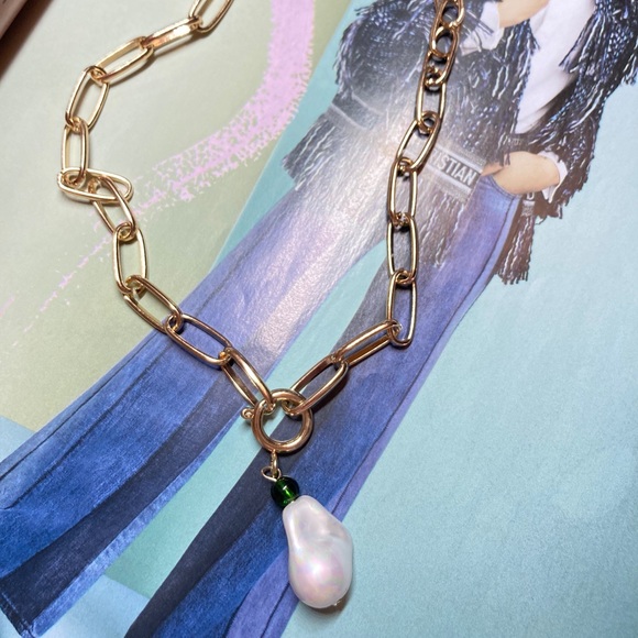 Big Baroque Imitation Pearl Gold Tone Necklace - Picture 5 of 5
